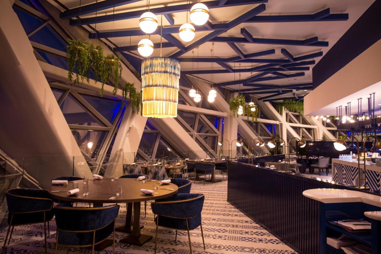 Andaz Capital Gate Abu Dhabi, By Hyatt Hotel Luaran gambar The interior of the restaurant
