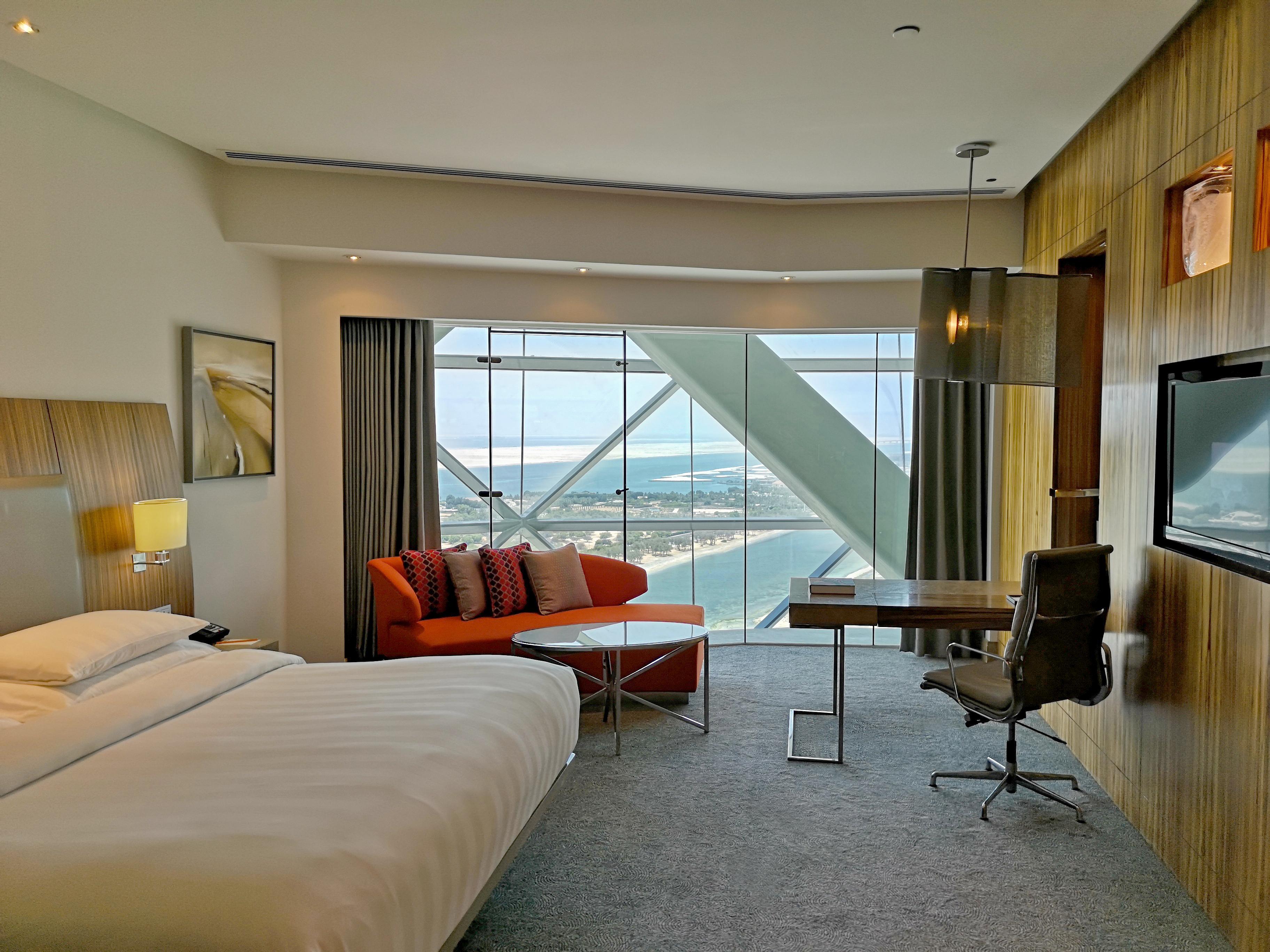 Andaz Capital Gate Abu Dhabi, By Hyatt Hotel Luaran gambar A room at the hotel