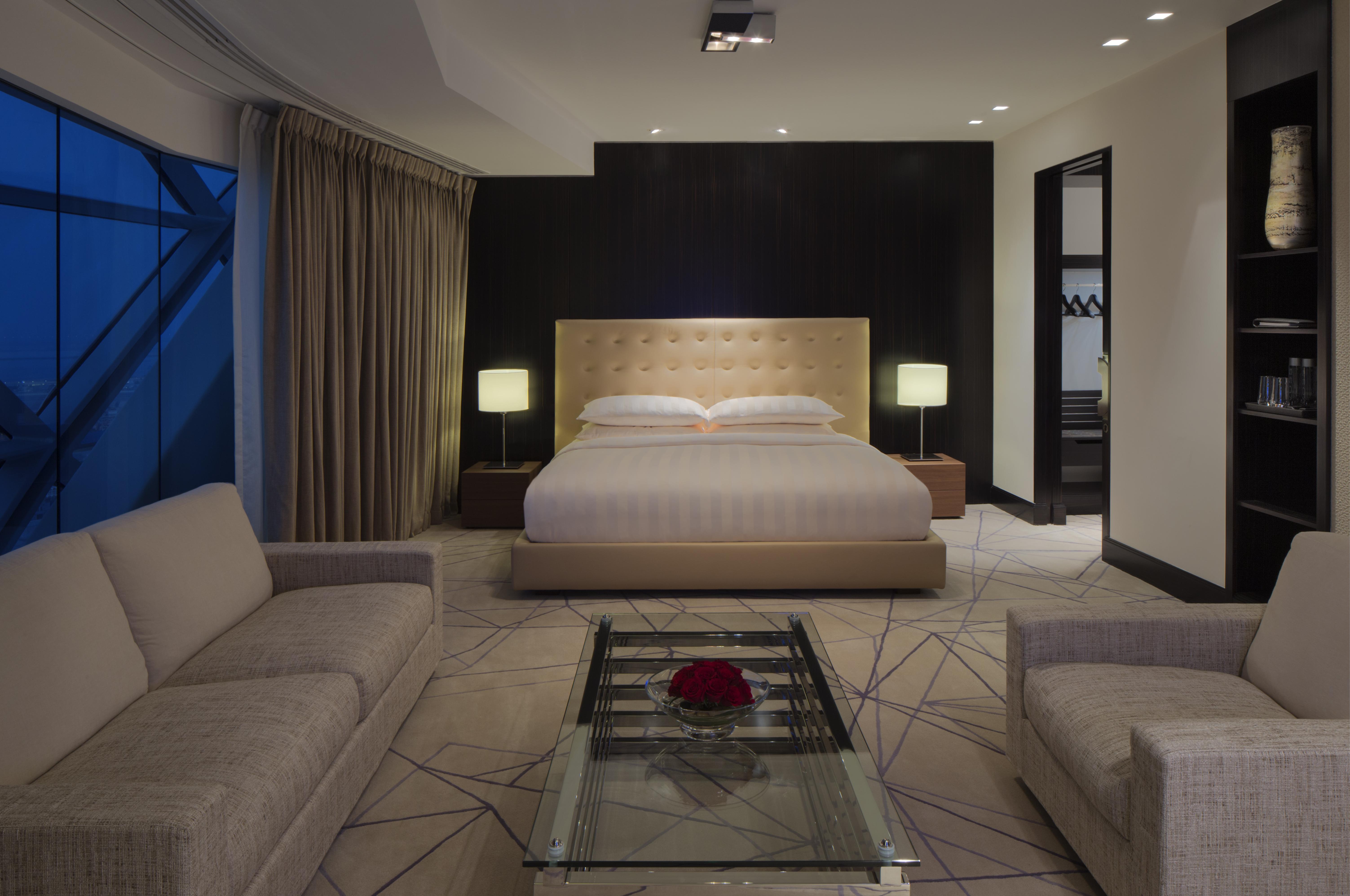 Andaz Capital Gate Abu Dhabi, By Hyatt Hotel Luaran gambar A bedroom at the hotel