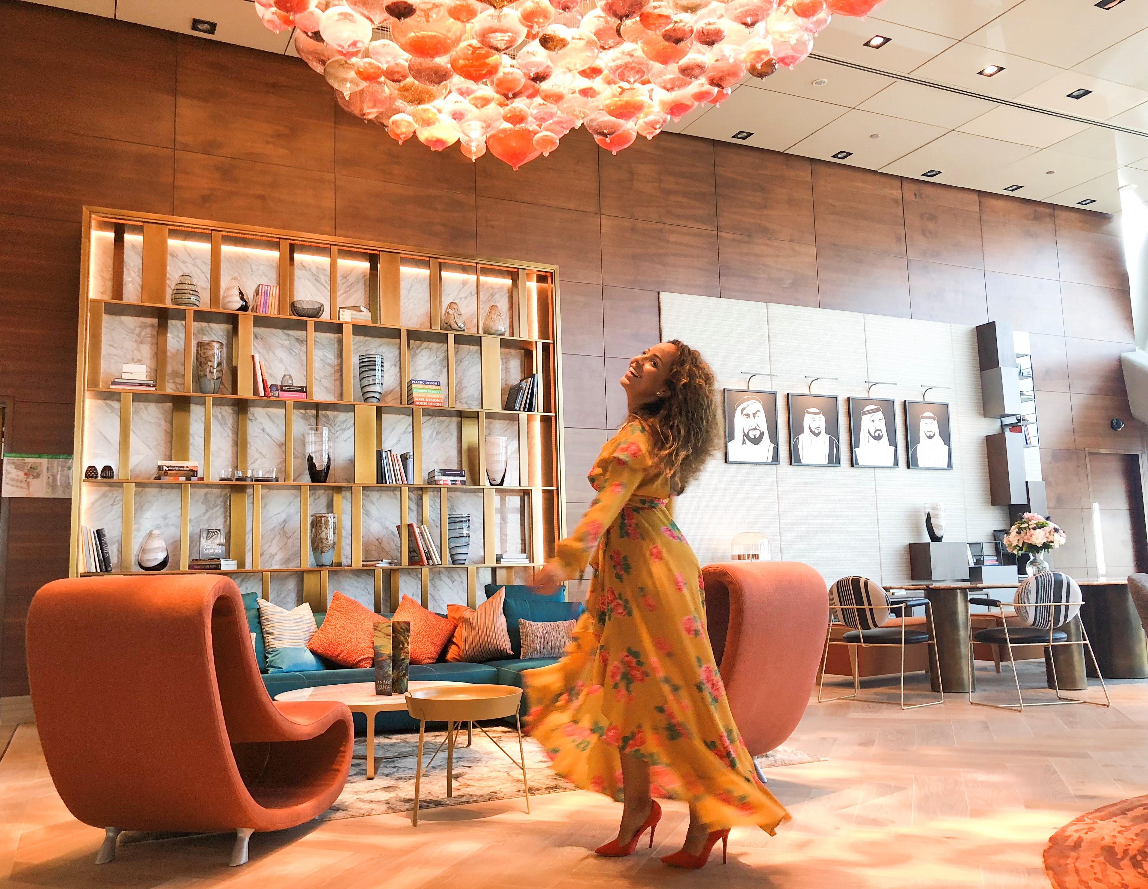 Andaz Capital Gate Abu Dhabi, By Hyatt Hotel Luaran gambar The interior of the lounge