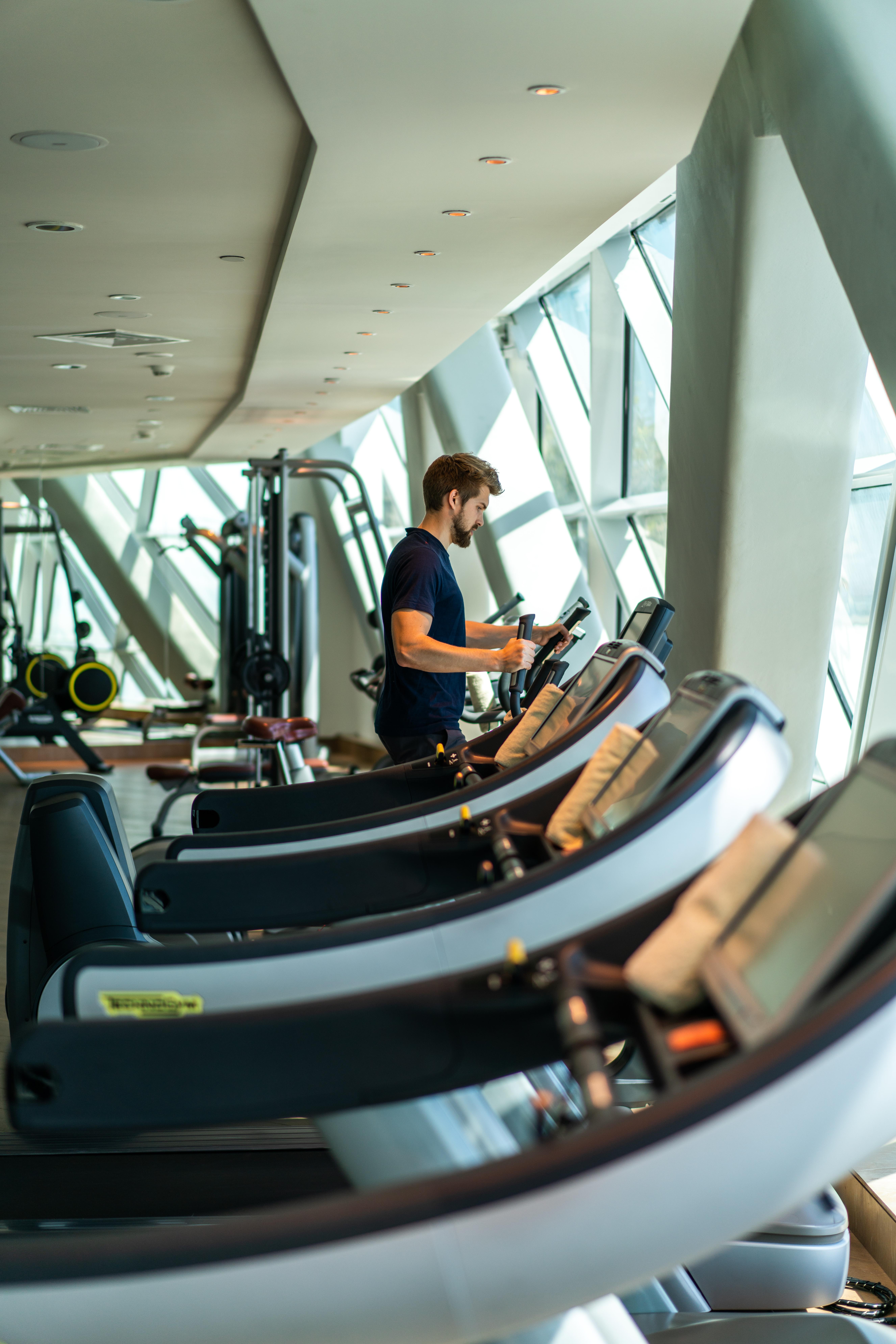Andaz Capital Gate Abu Dhabi, By Hyatt Hotel Luaran gambar The gym at The Shard