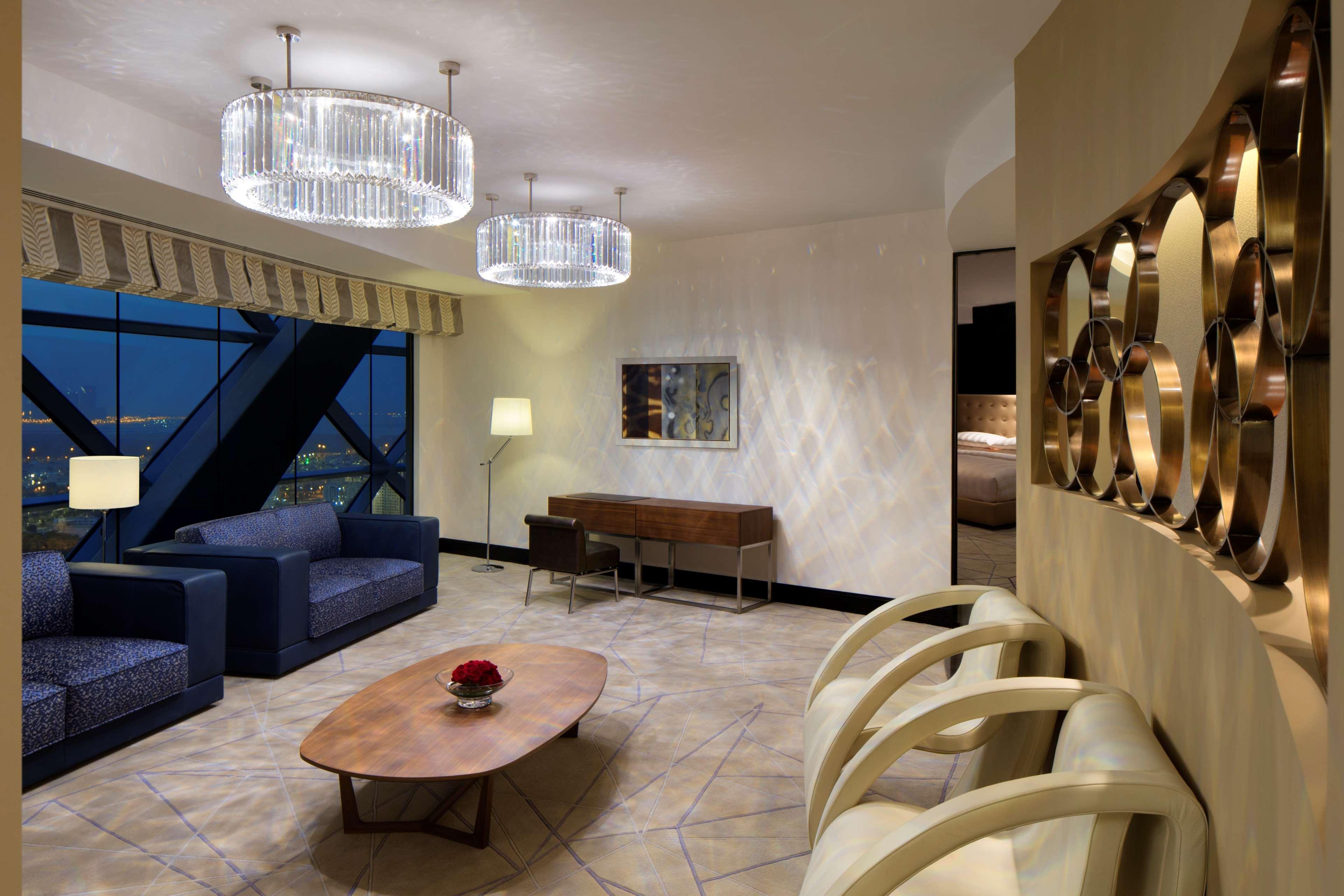 Andaz Capital Gate Abu Dhabi, By Hyatt Hotel Luaran gambar The interior of the lounge