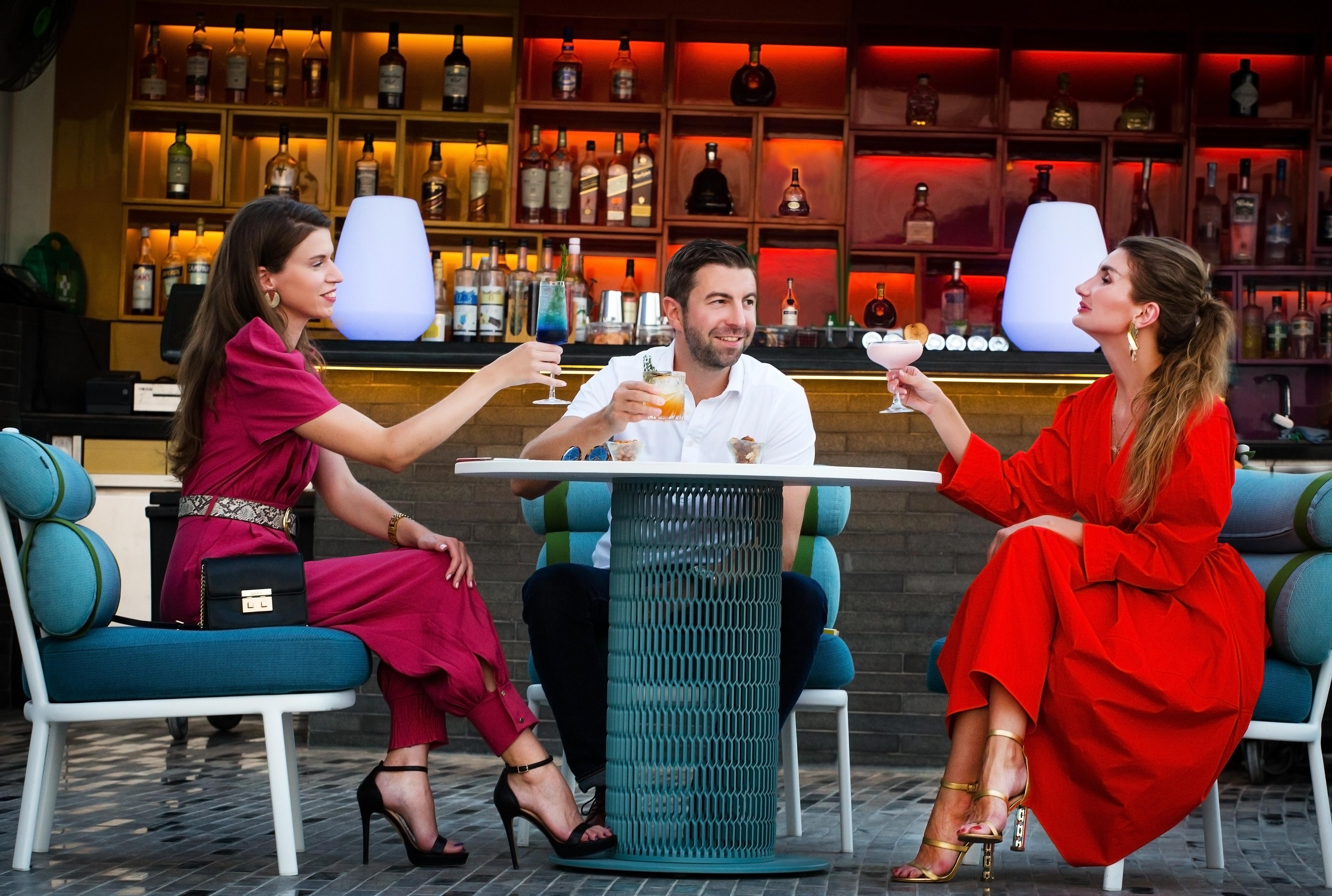 Andaz Capital Gate Abu Dhabi, By Hyatt Hotel Luaran gambar The bar at the hotel