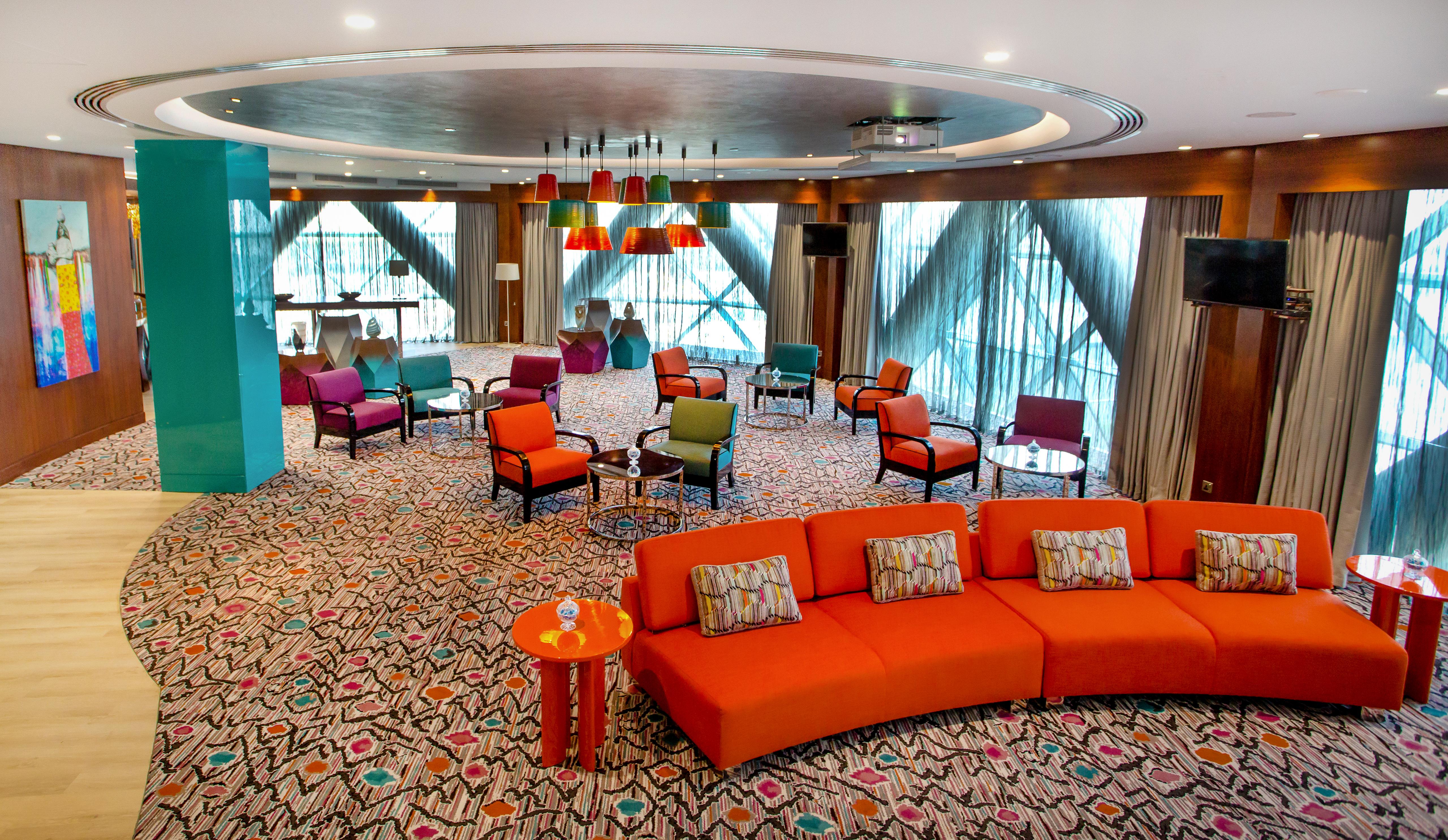 Andaz Capital Gate Abu Dhabi, By Hyatt Hotel Luaran gambar The lounge at the airport