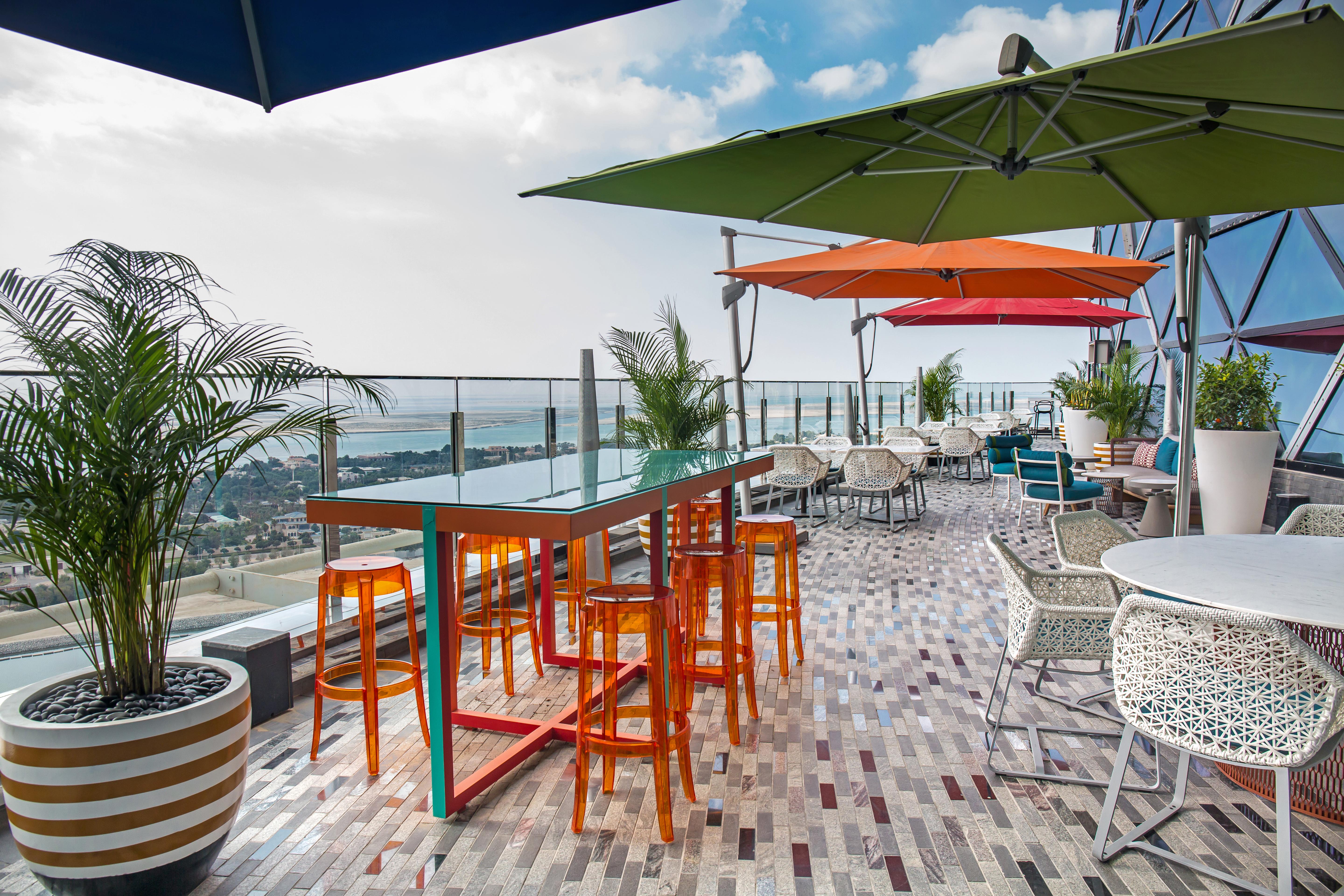 Andaz Capital Gate Abu Dhabi, By Hyatt Hotel Luaran gambar The rooftop bar