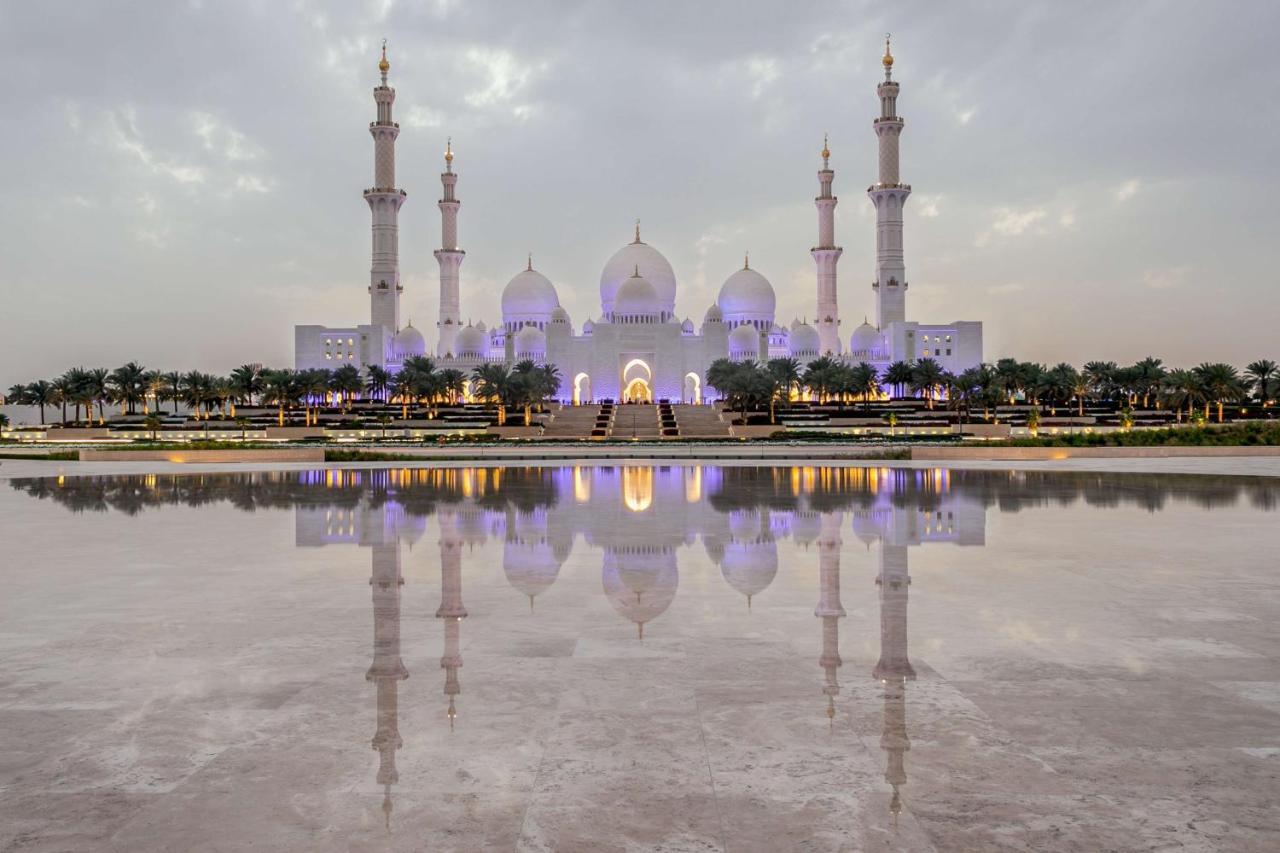 Andaz Capital Gate Abu Dhabi, By Hyatt Hotel Luaran gambar Sheikh Zayed Grand Mosque