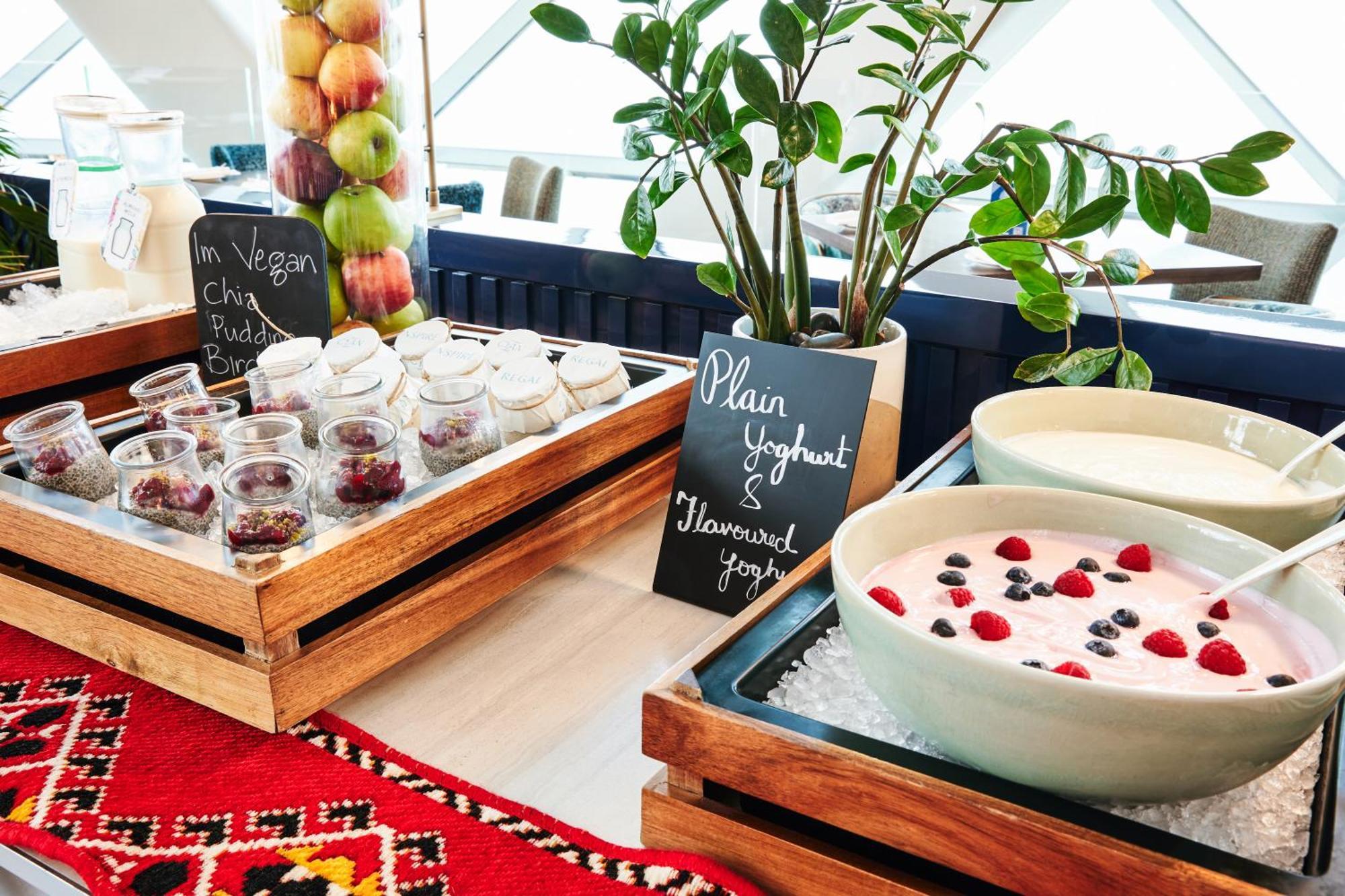 Andaz Capital Gate Abu Dhabi, By Hyatt Hotel Luaran gambar Yogurt