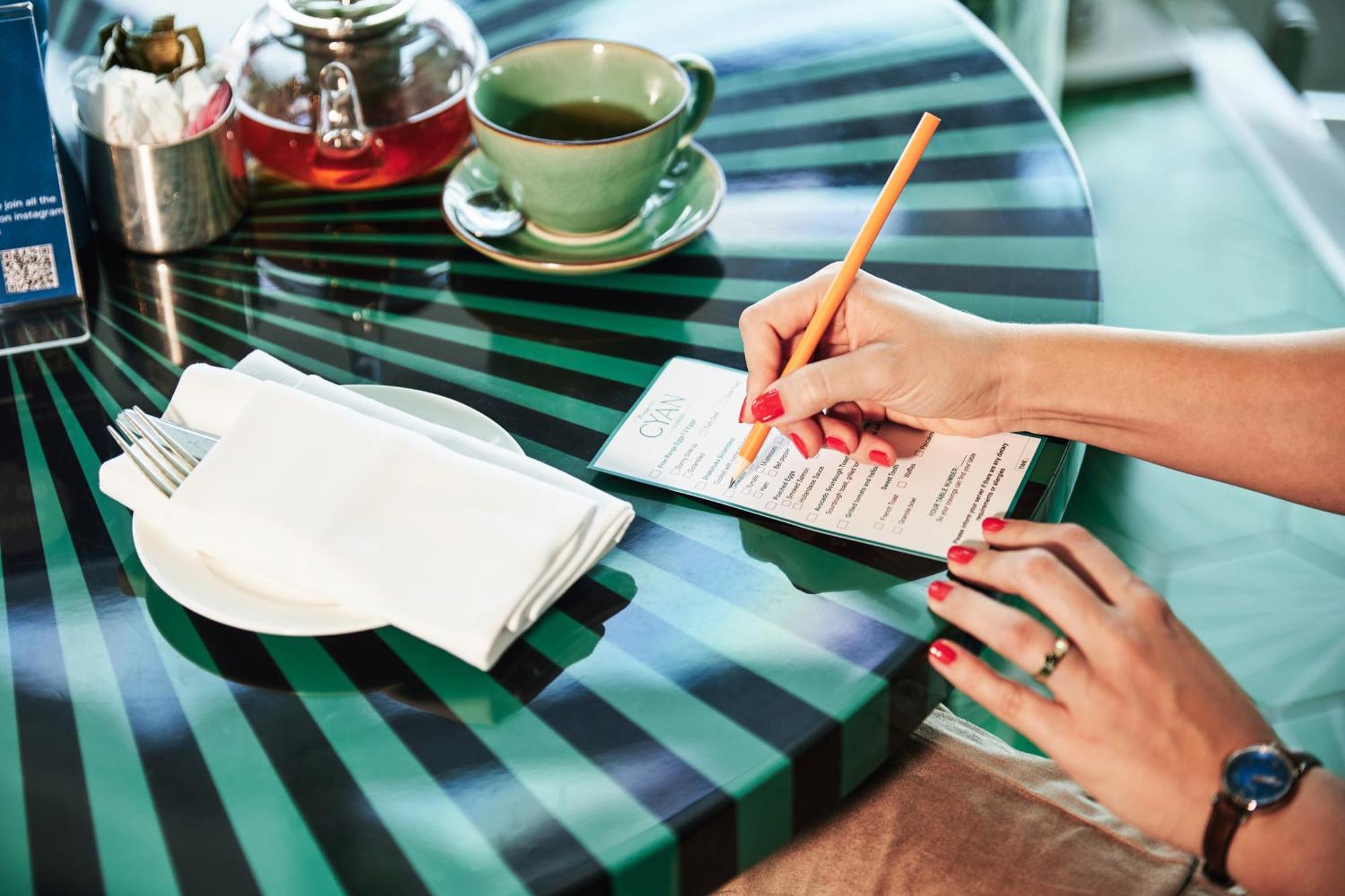 Andaz Capital Gate Abu Dhabi, By Hyatt Hotel Luaran gambar A waitress writing down an order