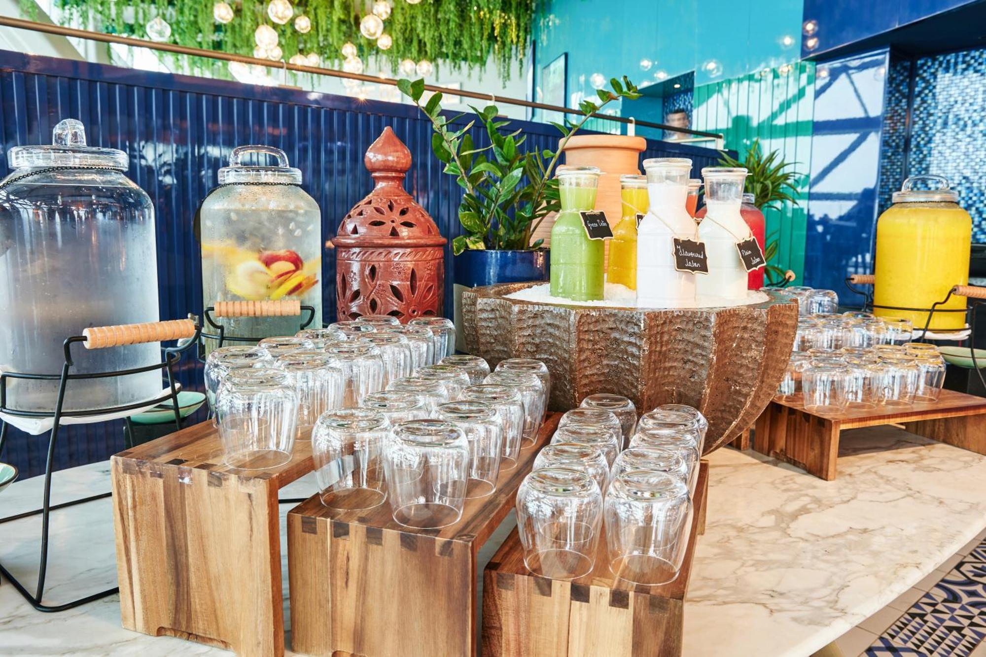 Andaz Capital Gate Abu Dhabi, By Hyatt Hotel Luaran gambar The Juice Bar