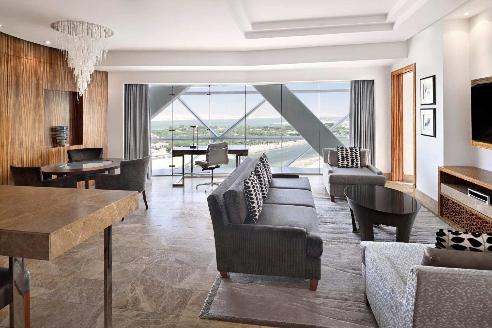 Andaz Capital Gate Abu Dhabi, By Hyatt Hotel Luaran gambar A suite at the hotel