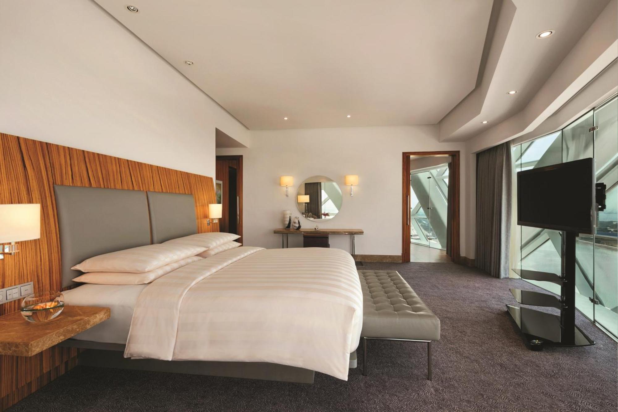 Andaz Capital Gate Abu Dhabi, By Hyatt Hotel Luaran gambar A bedroom in the hotel
